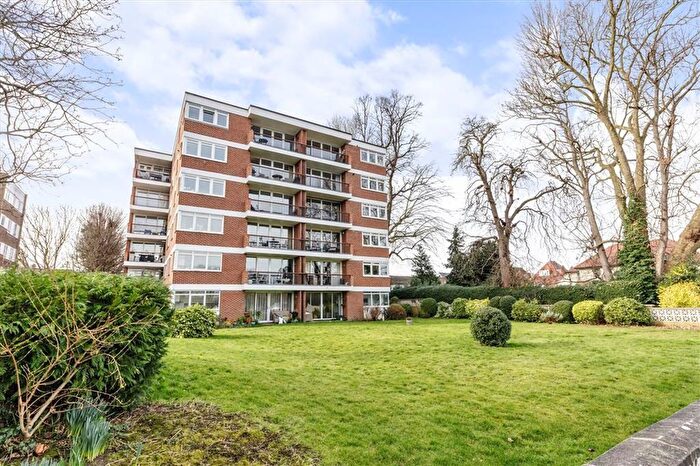 2 Bedroom Property To Rent In River Reach, Teddington, TW11