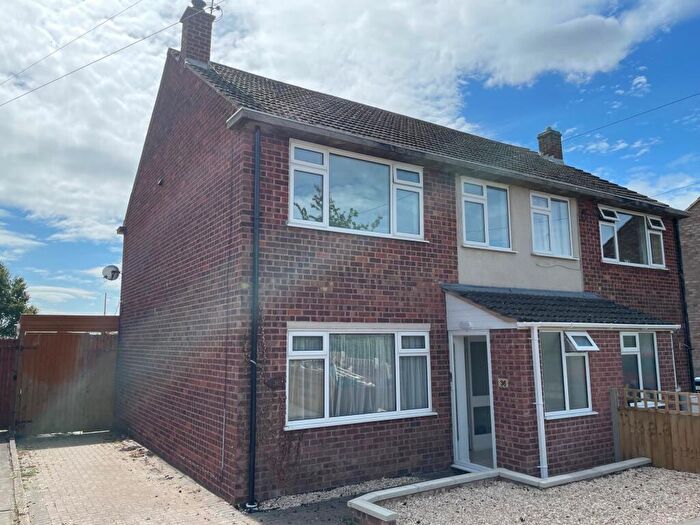 3 Bedroom Semi-Detached House To Rent In Linley Road, Southam, CV47