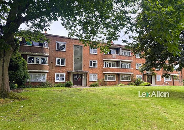 2 Bedroom Flat For Sale In The Broadway, Stourbridge, DY8