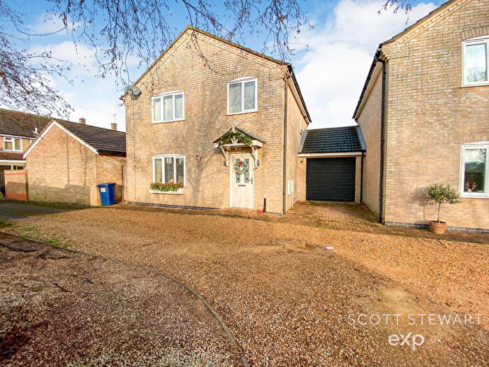 3 Bedroom Link Detached House For Sale In Hawthorne Drive, Whittlesey, Peterborough, PE7