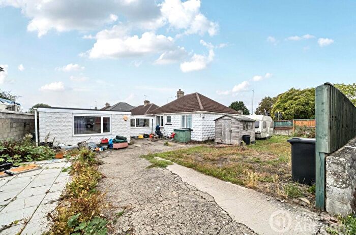 3 Bedroom Bungalow For Sale In Cricklade Road, Swindon, Wiltshire, SN2