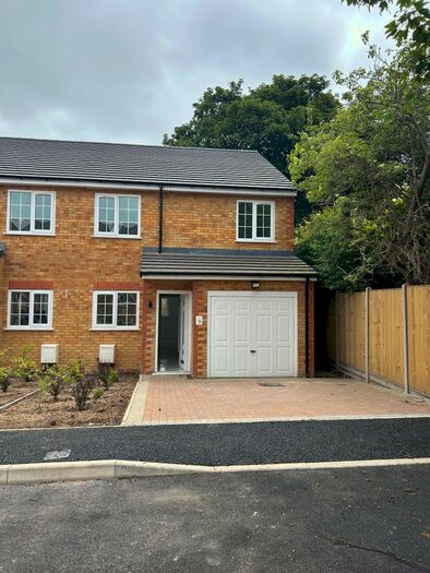 4 Bedroom Semi-Detached House To Rent In Wingate Road, Luton, LU4