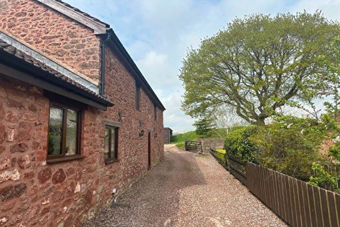 4 Bedroom Semi-Detached House To Rent In Taunton, TA4