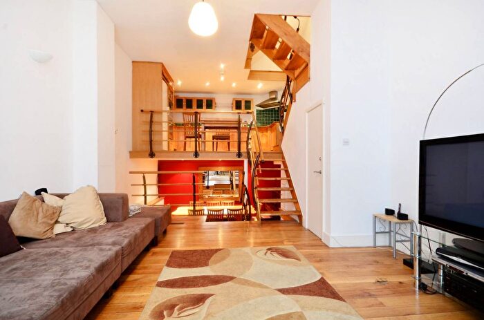 3 Bedroom Mews To Rent In Mount Pleasant, Clerkenwell, London, WC1X