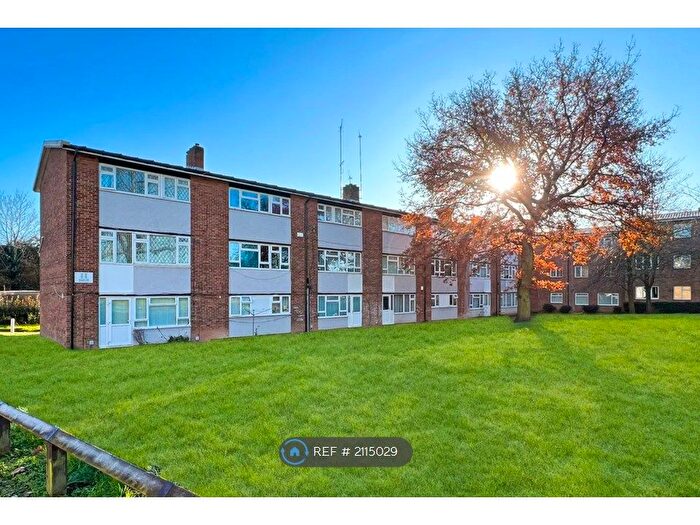 3 Bedroom Flat To Rent In Gravel Hill, Coventry, CV4