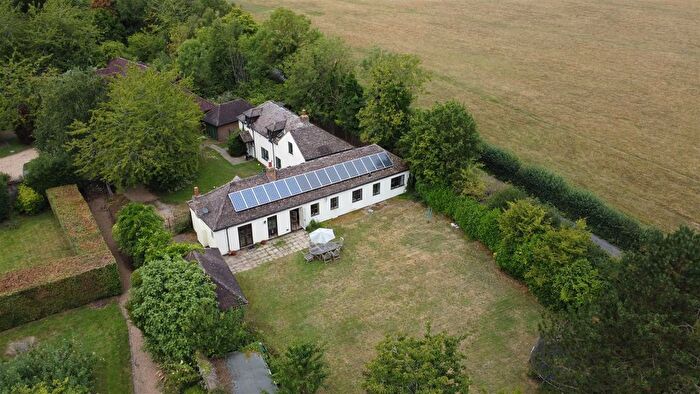 3 Bedroom Semi-Detached House For Sale In Chiddingstone Causeway, Tonbridge, TN11