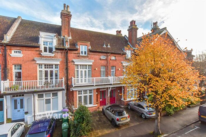 1 Bedroom Flat For Sale In Douglas Avenue, Hythe, Kent, CT21