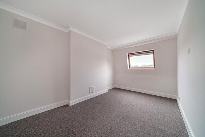 2 Bedroom Flat To Rent In Cotswold Street, West Norwood, SE27