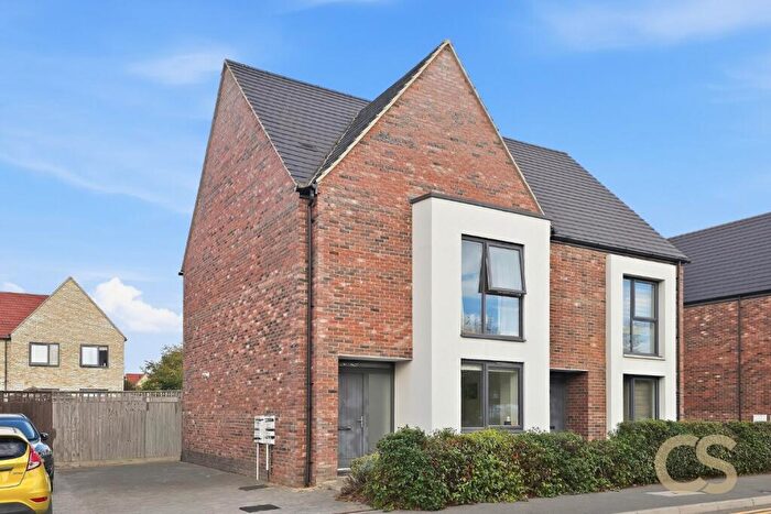 3 Bedroom Semi-Detached House For Sale In Bryanstone Road, Waltham Cross, EN8