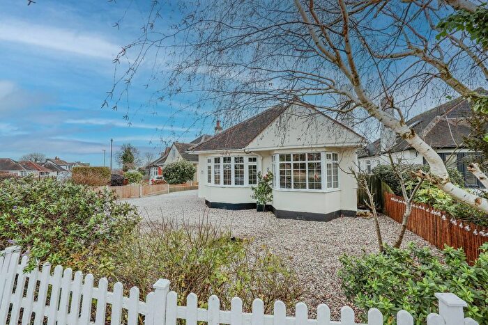 3 Bedroom Detached Bungalow For Sale In Shipwrights Drive, Benfleet, SS7