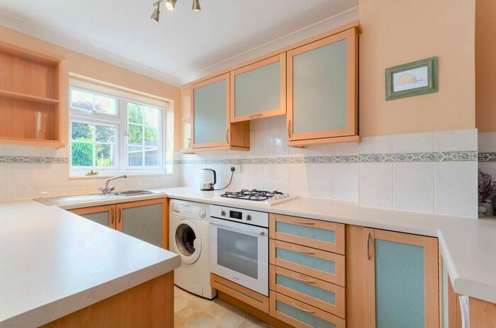 3 Bedroom Terraced House To Rent In Stanley Road, Sutton, SM2