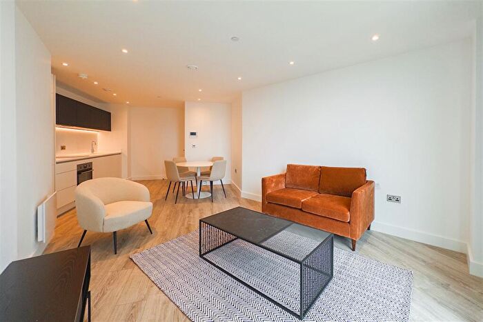 1 Bedroom Apartment To Rent In Thr, M15