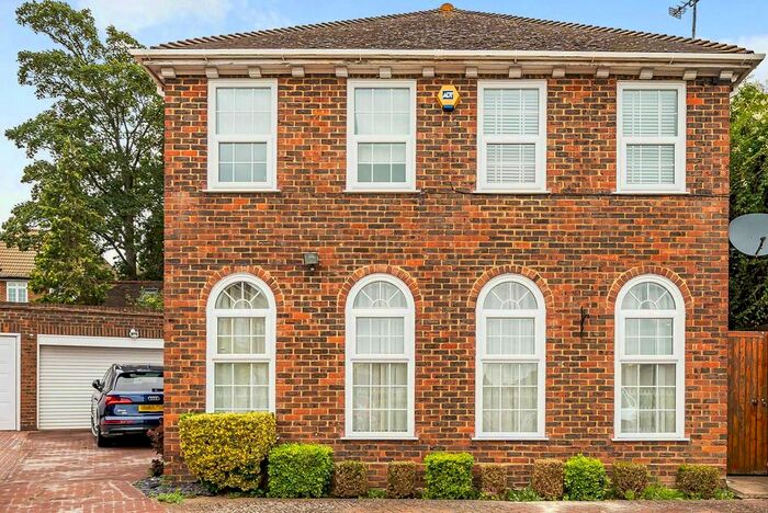 5 Bedroom Property To Rent In College Close, Harrow Weald, Harrow, HA3