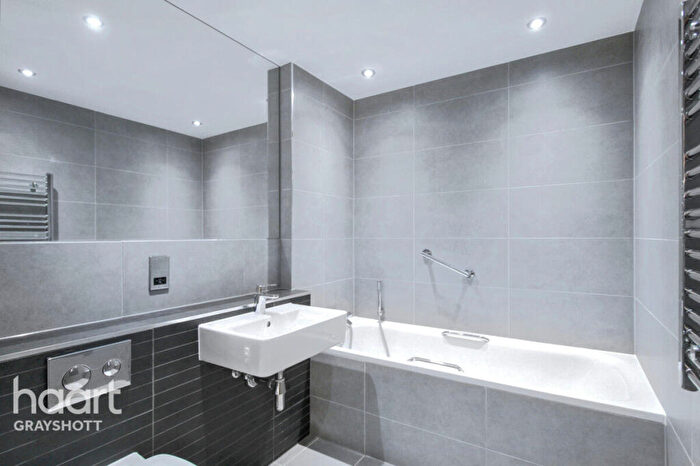 2 Bedroom Apartment For Sale In Wispers Lane, Haslemere, GU27