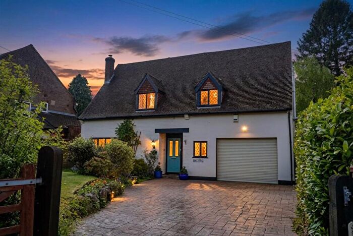 4 Bedroom Detached House For Sale In High Road, Chipstead, CR5