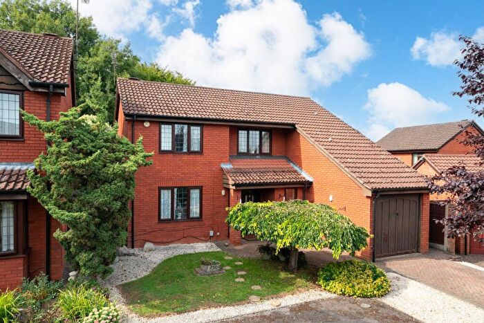 4 Bedroom Detached House For Sale In Copthorne, Luton, LU2