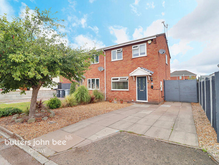 3 Bedroom Semi-Detached House For Sale In Verdin Court, Crewe, CW1