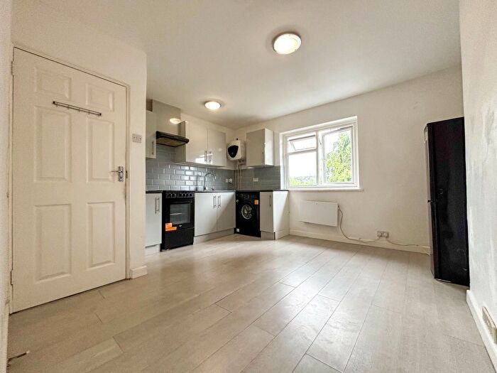 1 Bedroom Flat To Rent In Plumer Road, High Wycombe, HP11