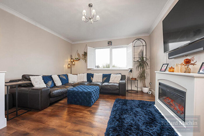 2 Bedroom Flat For Sale In Theresa's Walk, Sanderstead, Surrey, CR2