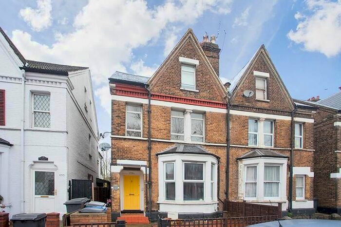 4 Bedroom Flat To Rent In Ballards Lane, North Finchley, N3