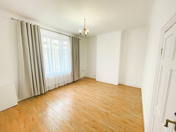 2 Bedroom Flat To Rent In Hobb Mews, Ilford, Essex, IG3