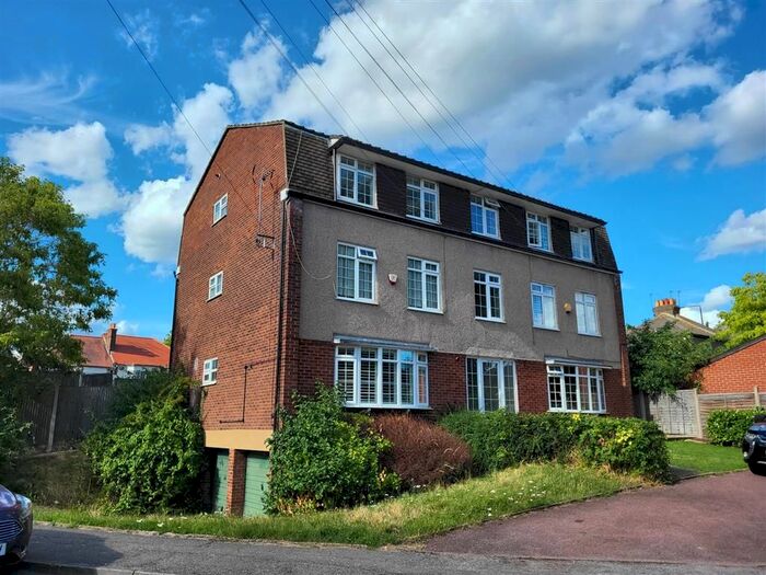 1 Bedroom Flat To Rent In Taunton Drive, Enfield, EN2