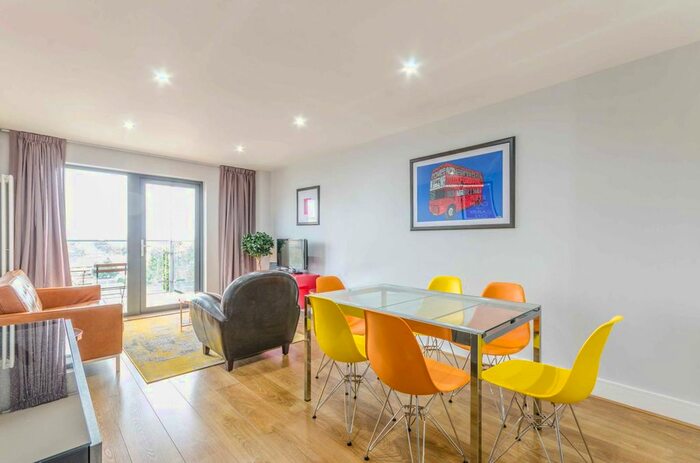 2 Bedroom Flat To Rent In Jupiter House, Canning Town, London, E16