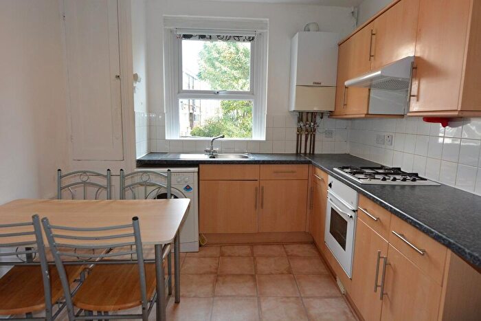 2 Bedroom Flat To Rent In Flat Joscoyne House, Philpot Street, London, E1