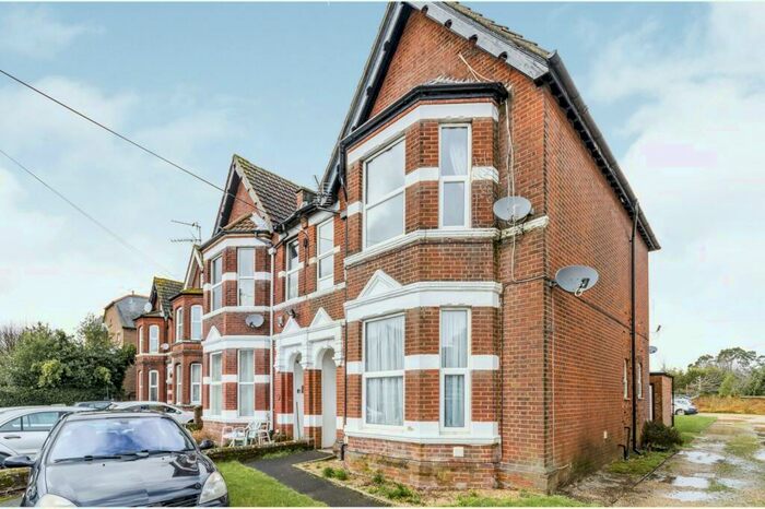 2 Bedroom Apartment To Rent In Landguard Road, Landguard Road, Shirley, Southampton, SO15