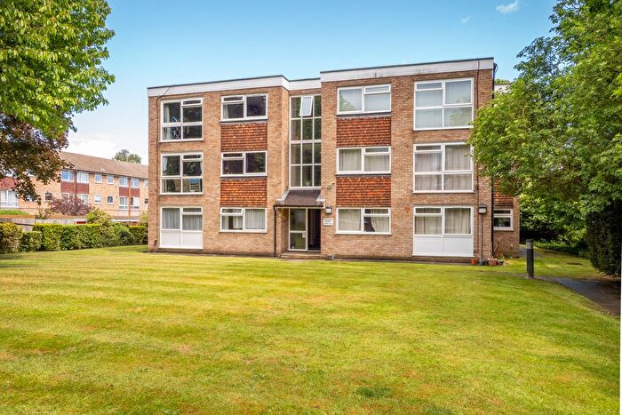 1 Bedroom Flat For Sale In Chanctonbury Gardens, Sutton, SM2