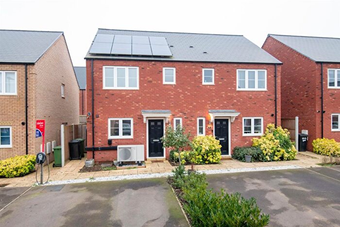 3 Bedroom Semi-Detached House For Sale In Fotheringhay Road, Wellingborough, NN8