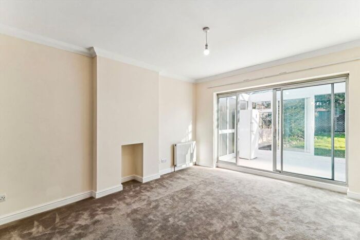 4 Bedroom Property To Rent In Aldridge Rise, New Malden, KT3