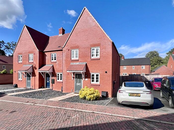 3 Bedroom House For Sale In Hamilton Drive, Towcester, NN12