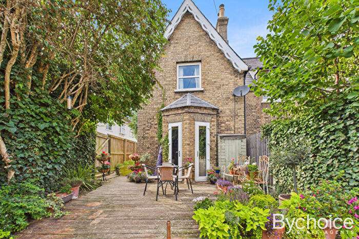 3 Bedroom Semi-Detached House For Sale In Dobbs Hill, Queens Close, Sudbury, Suffolk, CO10