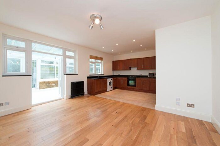4 Bedroom Flat To Rent In Priory Gardens, Highgate, N6