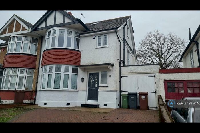 4 Bedroom Semi-Detached House To Rent In Parkside Way, Harrow, HA2