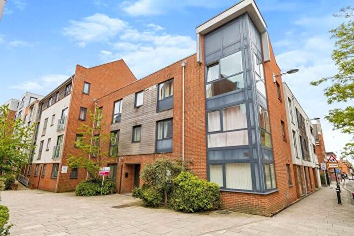 2 Bedroom Flat To Rent In Castle Way, Southampton, SO14