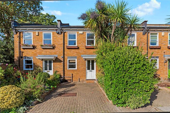 2 Bedroom Terraced House To Rent In Saddlers Mews, Vauxhall, London, SW8