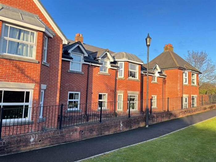 2 Bedroom Flat For Sale In Joseph Court, Spire View, Salisbury, SP2