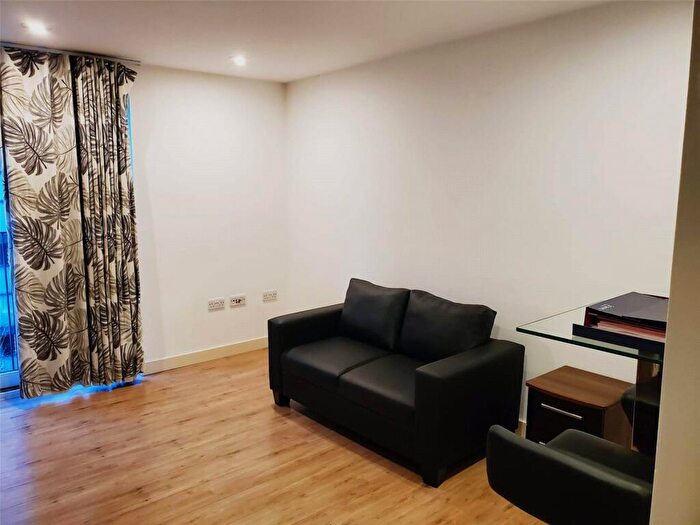Flat To Rent In Hester House, London, SE13