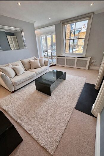 3 Bedroom Flat To Rent In Marloes Road, London, W8