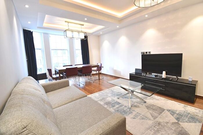 3 Bedroom Flat To Rent In Upper Grosvenor Street, London, W1K
