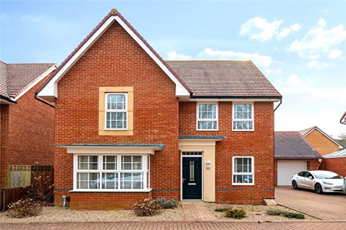 4 Bedroom Detached House For Sale In Visa View, Dunstable, Bedfordshire, LU6