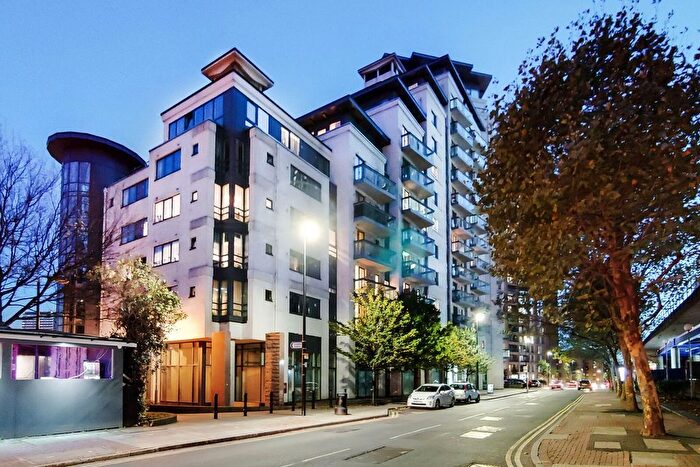 1 Bedroom Flat To Rent In City Tower, Canary Wharf, London, E14
