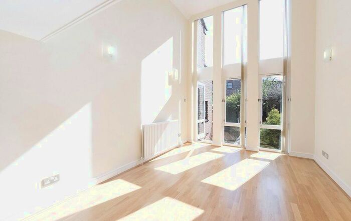 4 Bedroom Property To Rent In Cheryls Close, Fulham, SW6