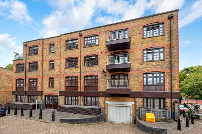 2 Bedroom Flat For Sale In Blake Mews, High Park Road, Kew, TW9