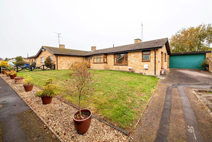 3 Bedroom Semi-Detached Bungalow For Sale In St Rumbolds Drive, Kings Sutton, OX17