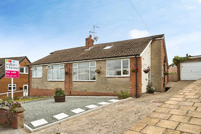 4 Bedroom Semi-Detached House For Sale In Littlemoor View, Pudsey, LS28