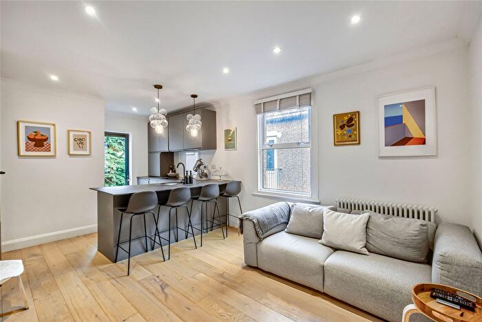 3 Bedroom Maisonette For Sale In Leverson Street, Furzedown, SW16