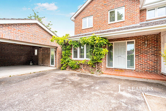 4 Bedroom Detached House To Rent In Dunstan Close, Chichester, PO19
